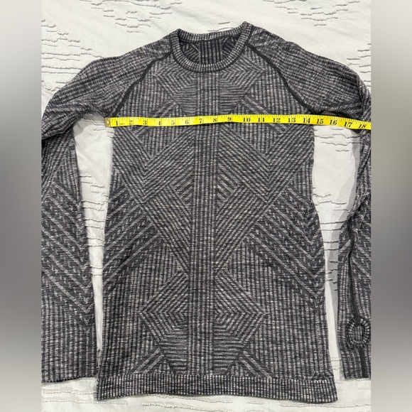 Lululemon Rest Less Pullover Top EUC - Picture 8 of 9